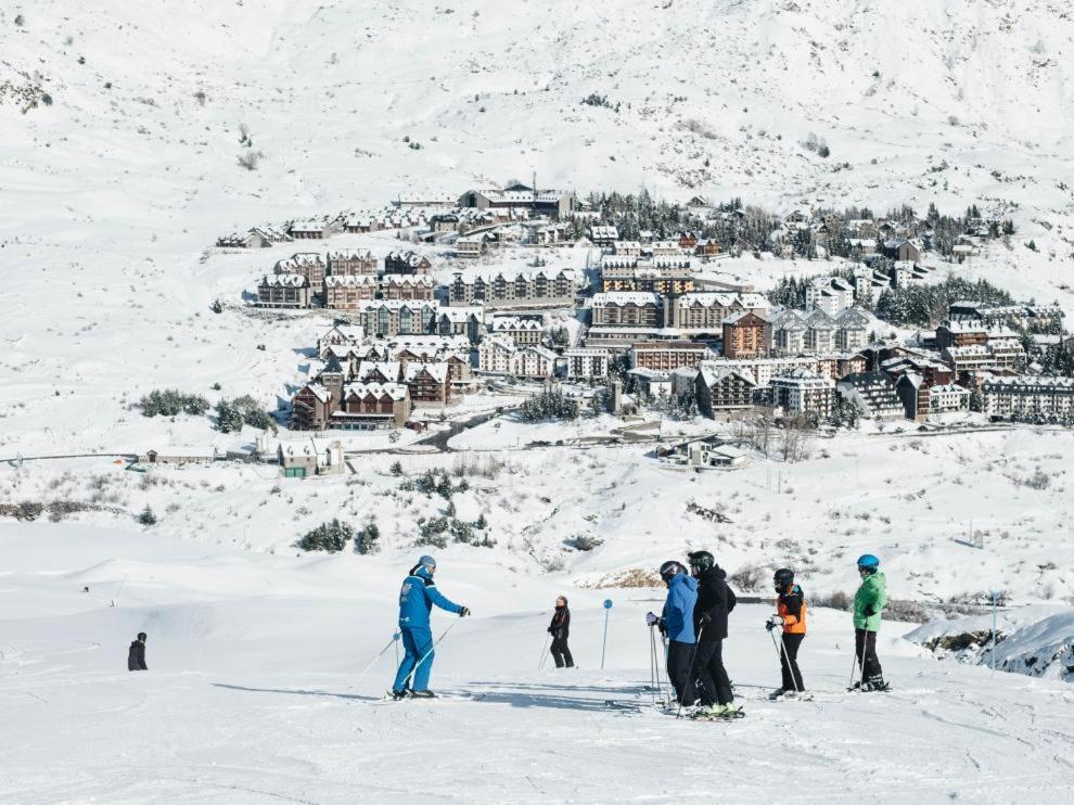 Bajo Con Terraza Y Vistas A Las Montana En Formigal Eksteriør bilde